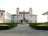 Villa Medici vista dal fondo del giardino